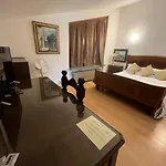 Enzo's House لوكا