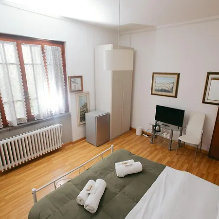 Enzo's House 게스트하우스 루카