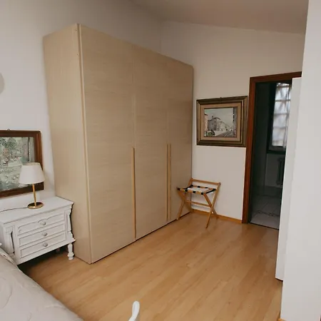 Enzo's House Guest house *