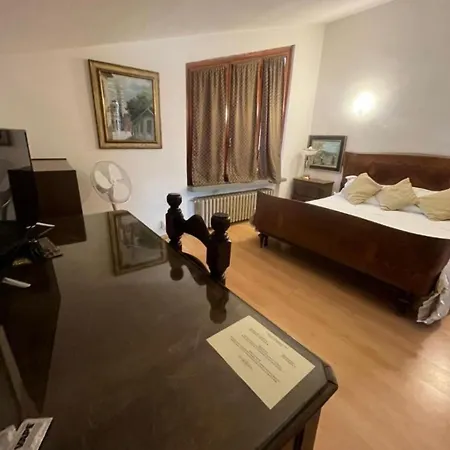 Enzo's House 루카
