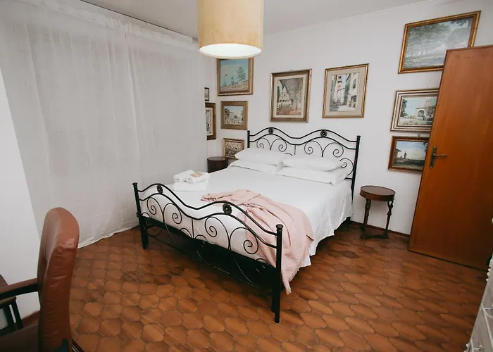 Enzo's House בית הארחה *
